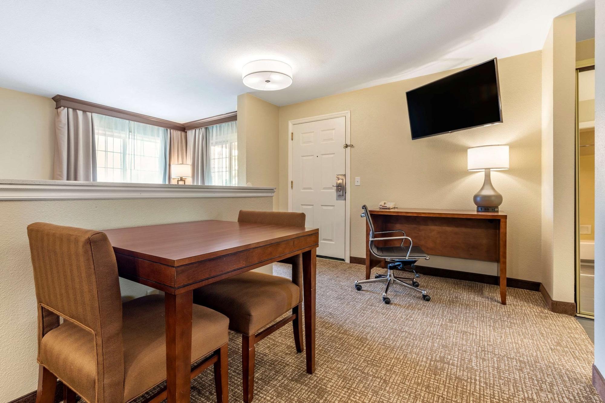 Comfort Suites Red Bluff Near I-5 Zewnętrze zdjęcie