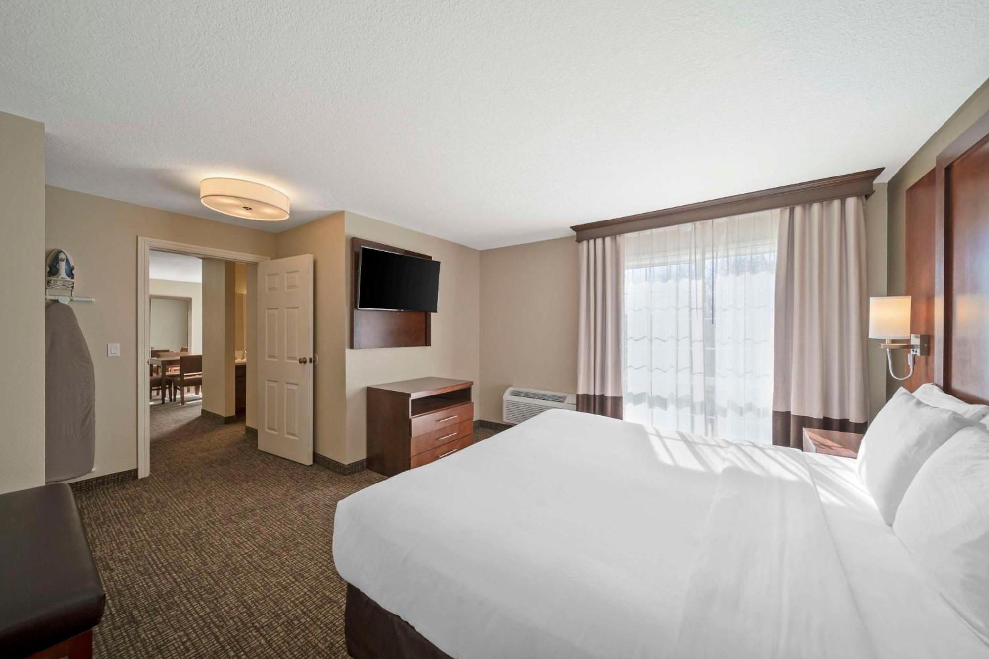 Comfort Suites Red Bluff Near I-5 Zewnętrze zdjęcie