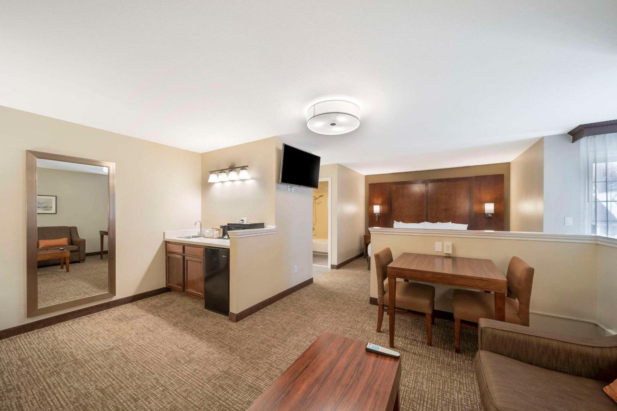 Comfort Suites Red Bluff Near I-5 Zewnętrze zdjęcie