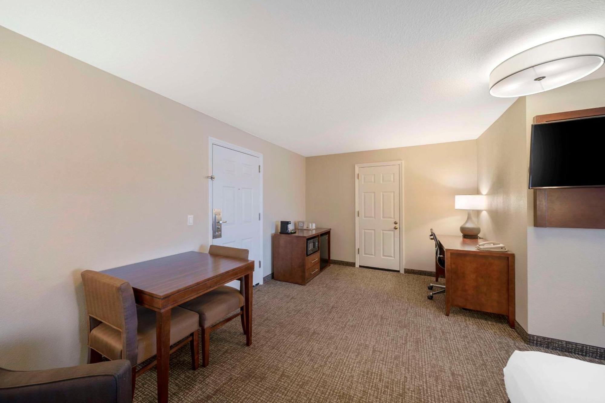 Comfort Suites Red Bluff Near I-5 Zewnętrze zdjęcie